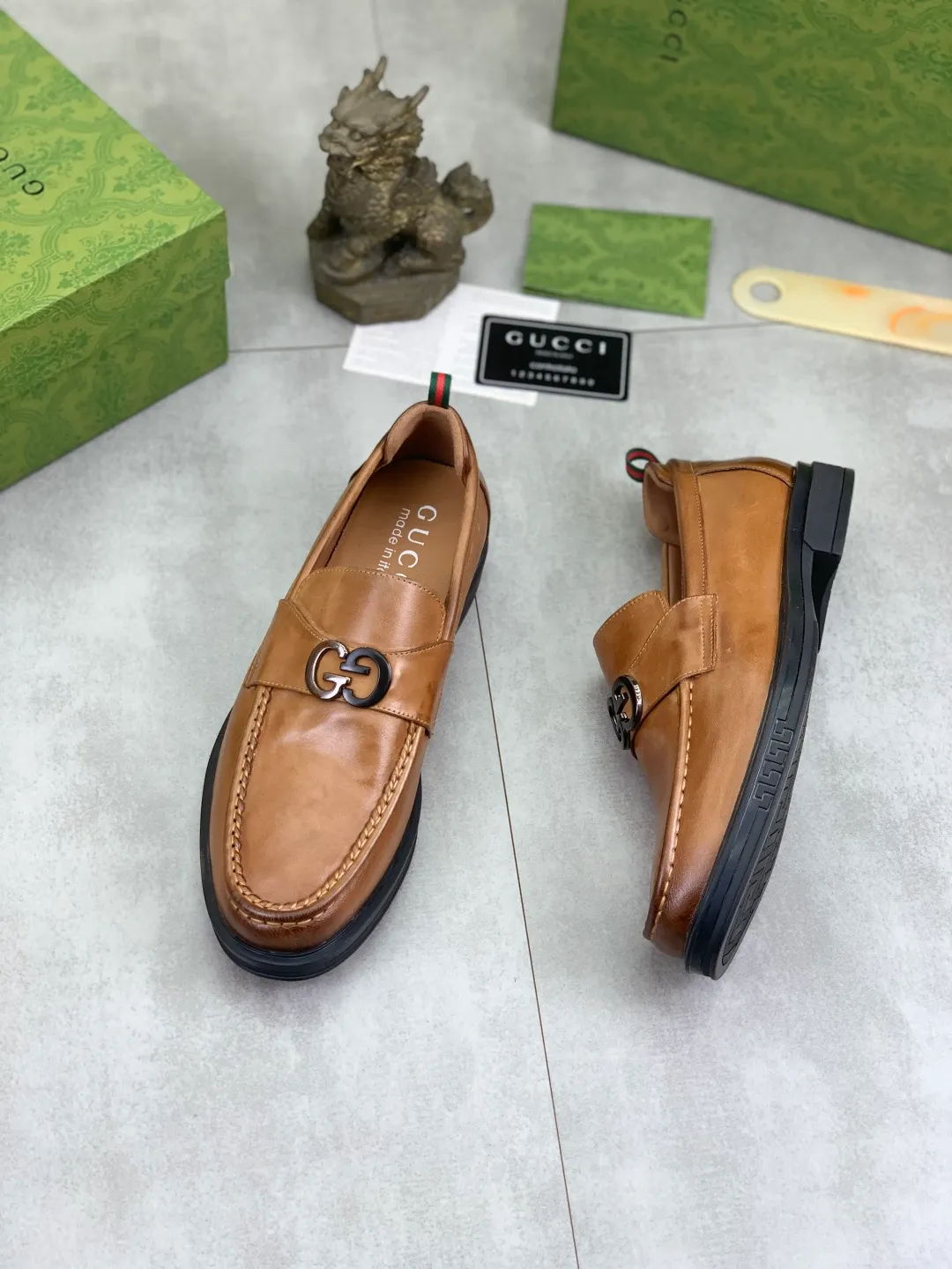 Men's shoes💰P500💰【New model, soft and comfortable Gucci classic business leather shoes hot selection (Gucci) official website latest Gucci business leather shoes, hot style 💥 simple and elegant style, exclusive for trendy men. Unique official website latest brand original double G embossed elements 👑 Gucci original decoration, fashionable and generous, the fabric is original calfskin ✅ Fully imported first-layer pigskin lining, the official website specifies wear-resistant, rubber business outsole, the classic model is taken in kind at the counter 🎬38-44 (customized at 45) black Brown optional
